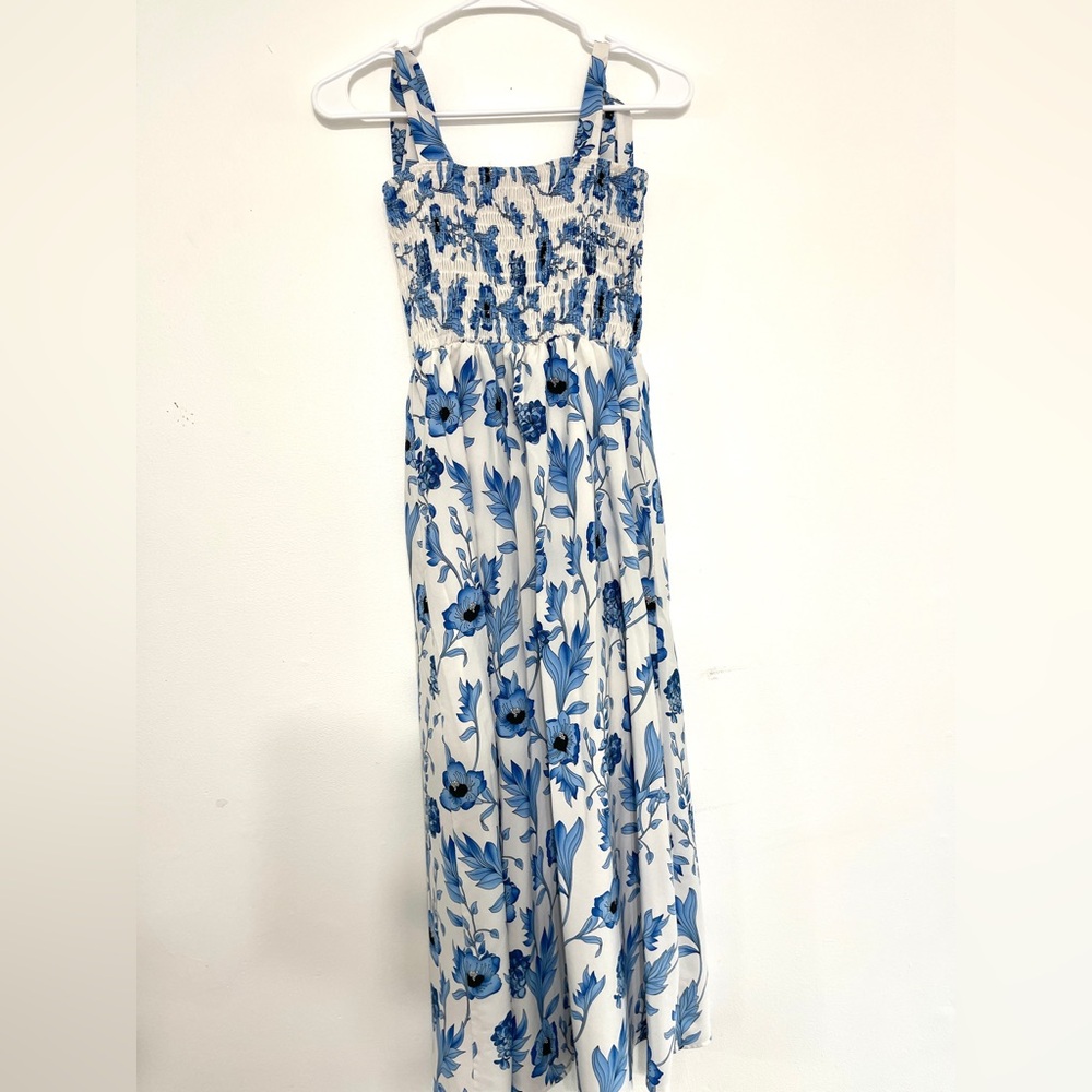 Flattering blue white floral dresss